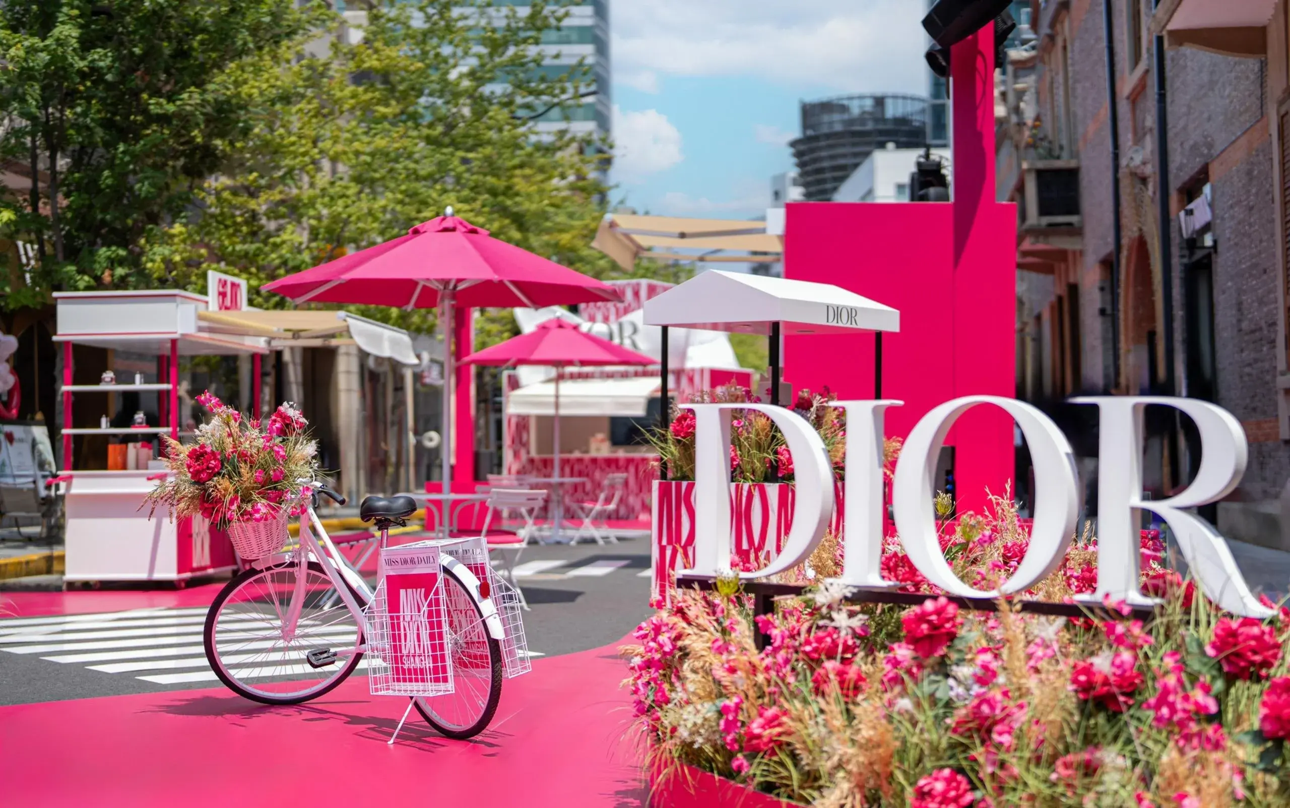 2024 迪奥小姐「爱无所畏」上海张园限时快闪